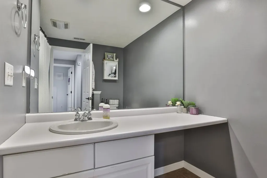 56 Greenfield Parkway Bedford NH 03110