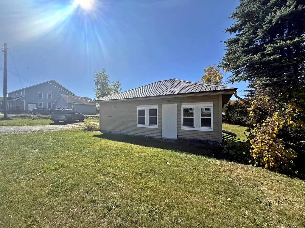 4065 Vt Route 105 Newport Town VT 05857