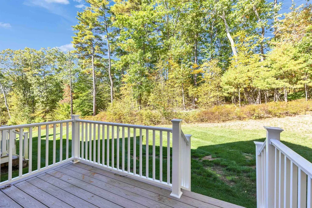 163 Woodview Way Manchester NH 03102