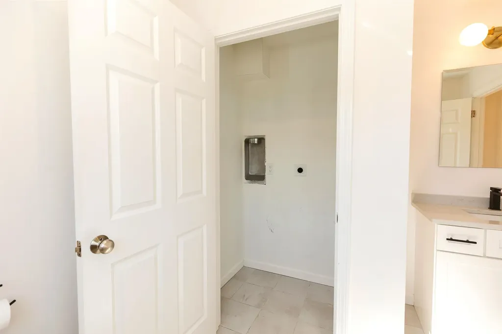 163 Woodview Way Manchester NH 03102