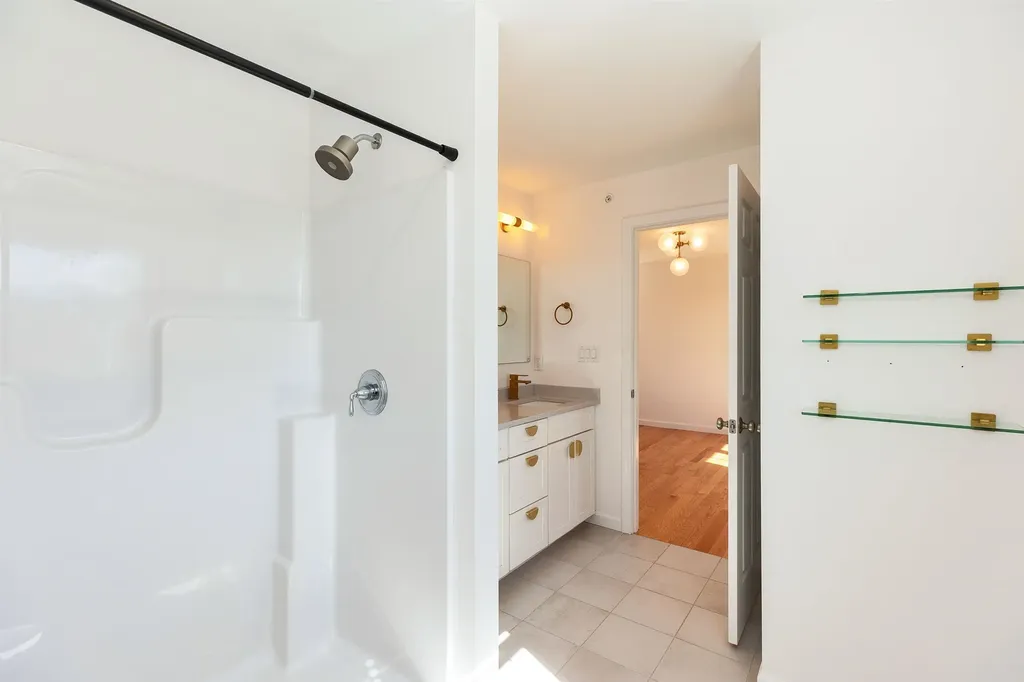 163 Woodview Way Manchester NH 03102