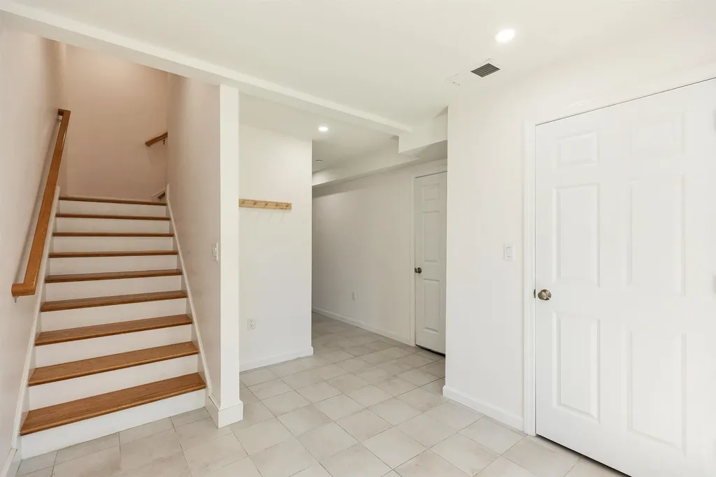 163 Woodview Way Manchester NH 03102