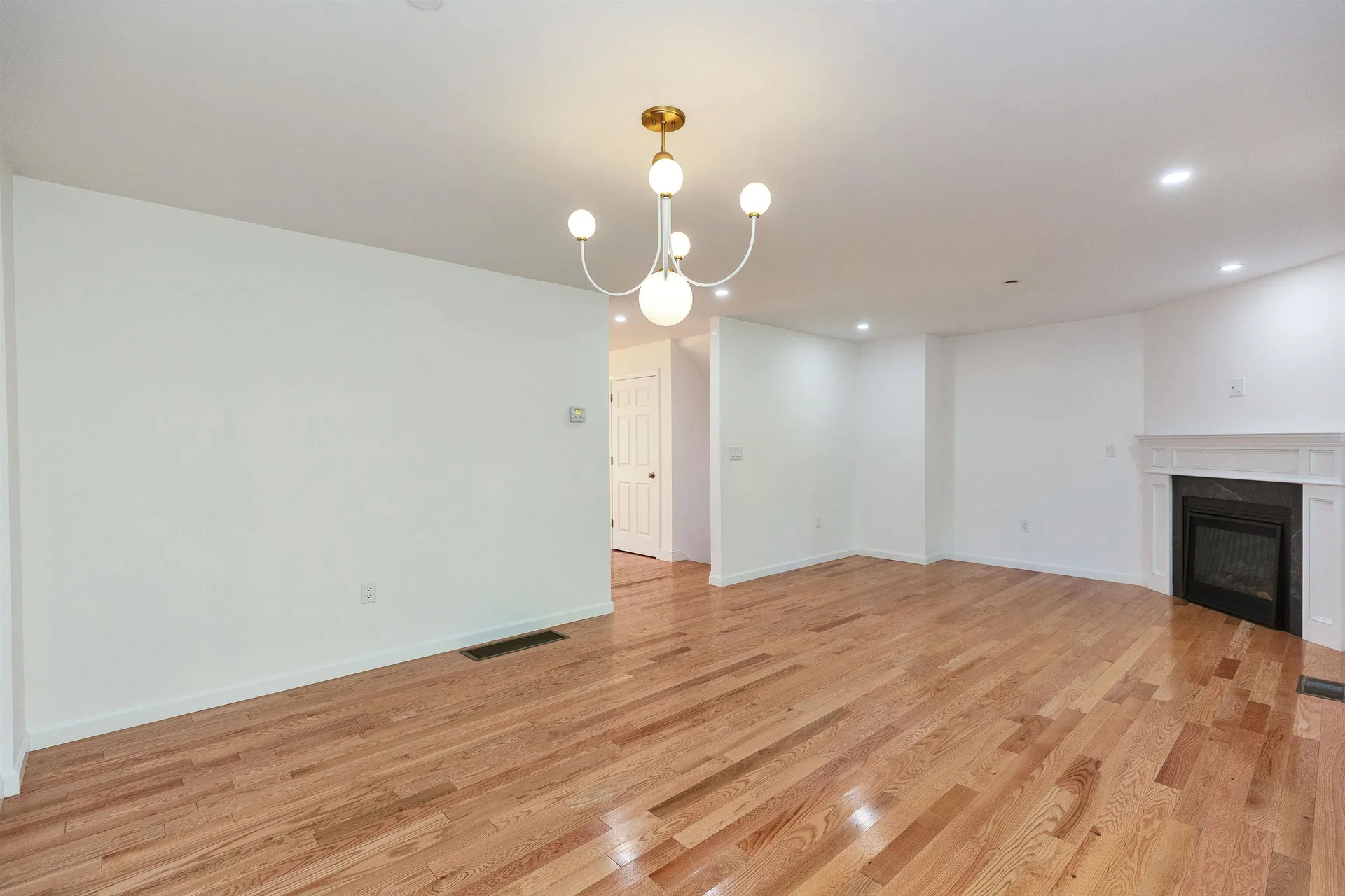 163 Woodview Way Manchester NH 03102