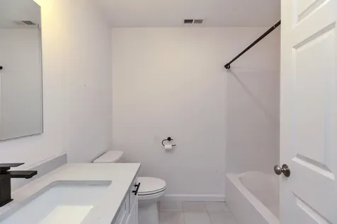 163 Woodview Way Manchester NH 03102