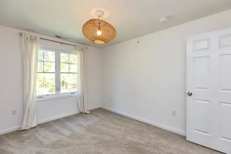 163 Woodview Way Manchester NH 03102