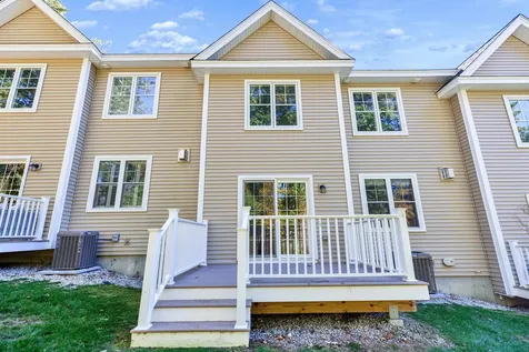 163 Woodview Way Manchester NH 03102