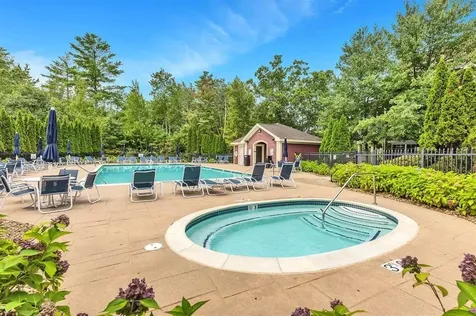 163 Woodview Way Manchester NH 03102