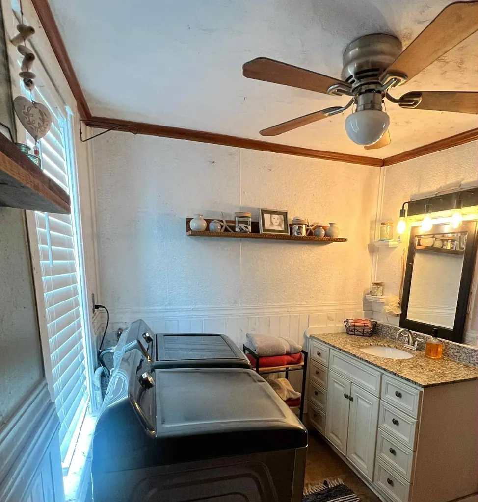 12 Laurel Avenue Rockingham VT 05101