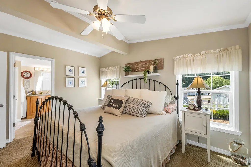 41 Holly Circle North Hampton NH 03862