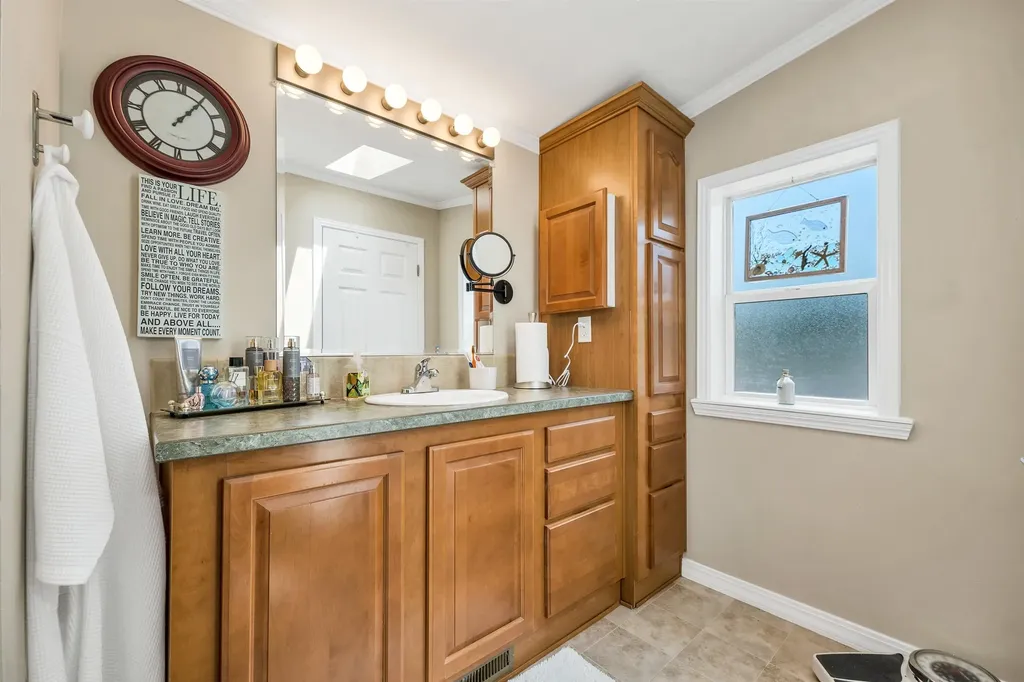 41 Holly Circle North Hampton NH 03862