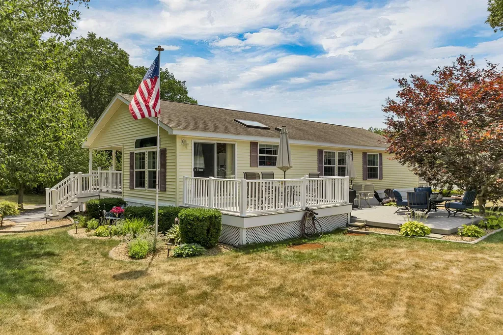 41 Holly Circle North Hampton NH 03862