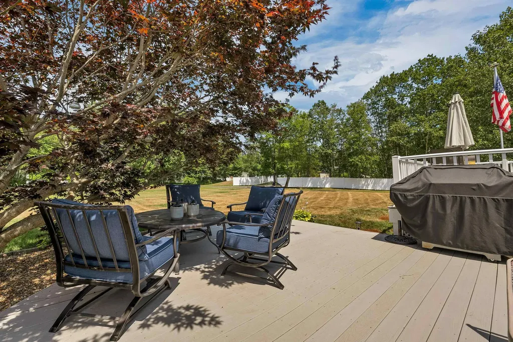 41 Holly Circle North Hampton NH 03862