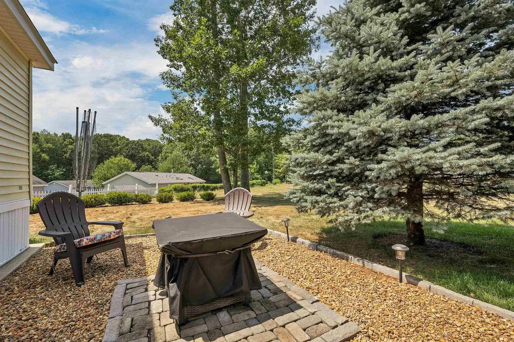 41 Holly Circle North Hampton NH 03862