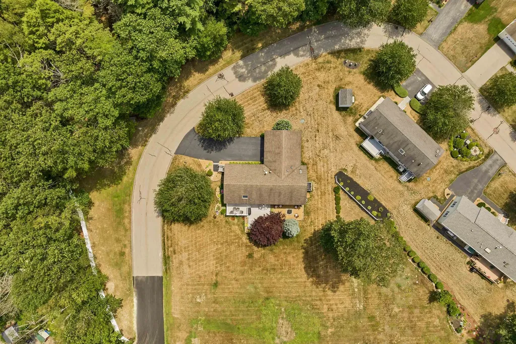 41 Holly Circle North Hampton NH 03862