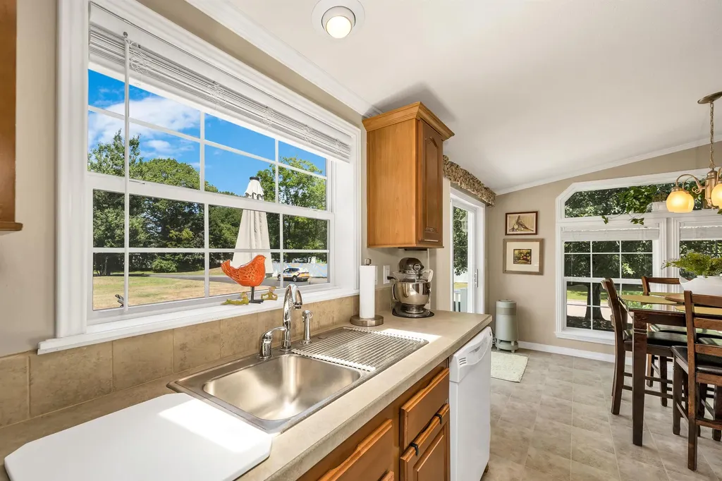 41 Holly Circle North Hampton NH 03862