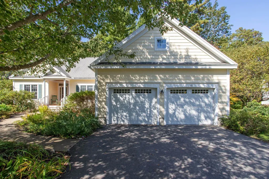 16 Parkman Brook Lane Stratham NH 03885