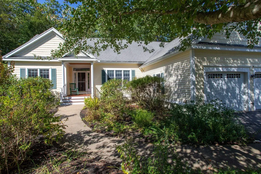 16 Parkman Brook Lane Stratham NH 03885