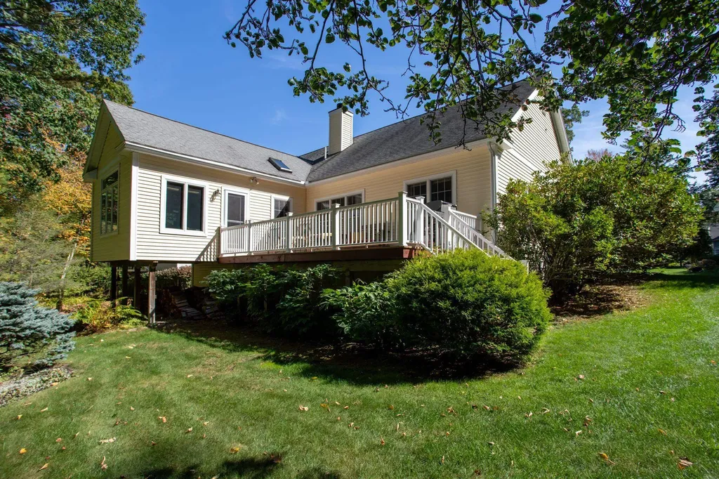 16 Parkman Brook Lane Stratham NH 03885