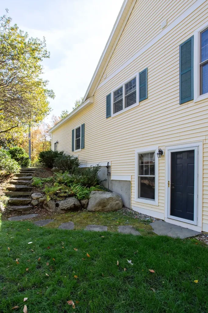 16 Parkman Brook Lane Stratham NH 03885