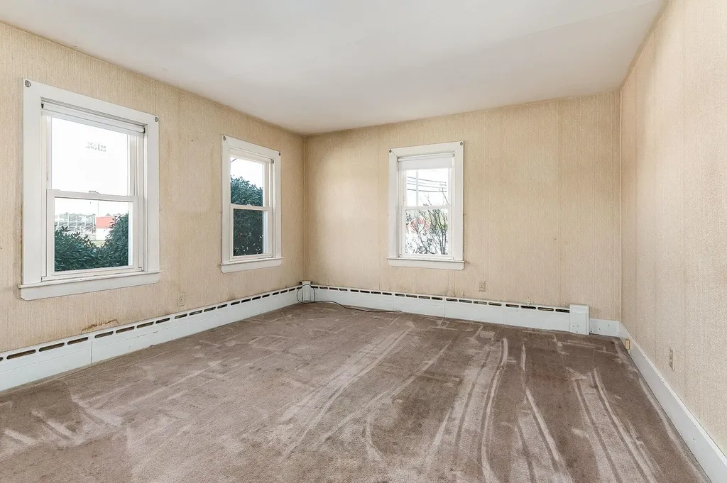 157 Wakefield Street Rochester NH 03867-1303