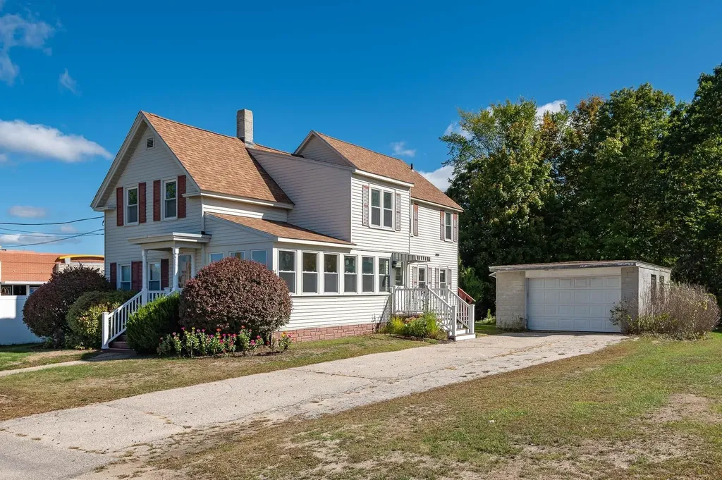 157 Wakefield Street Rochester NH 03867-1303