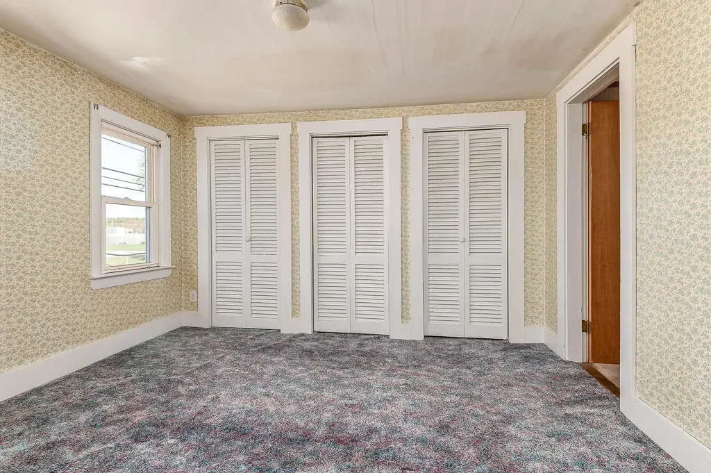 157 Wakefield Street Rochester NH 03867-1303