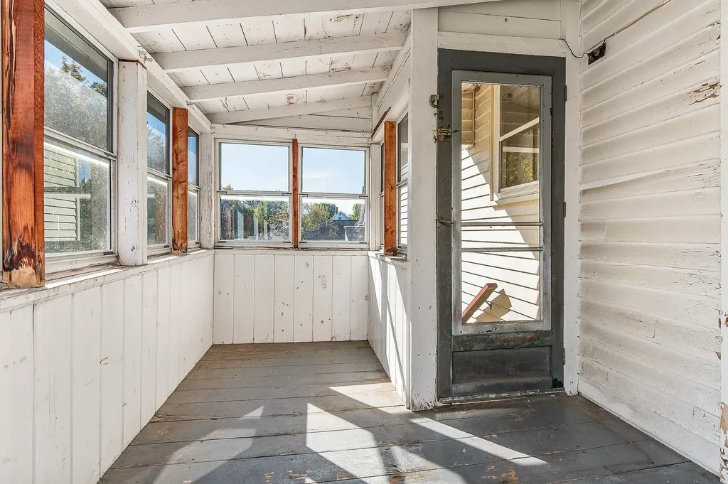 157 Wakefield Street Rochester NH 03867-1303