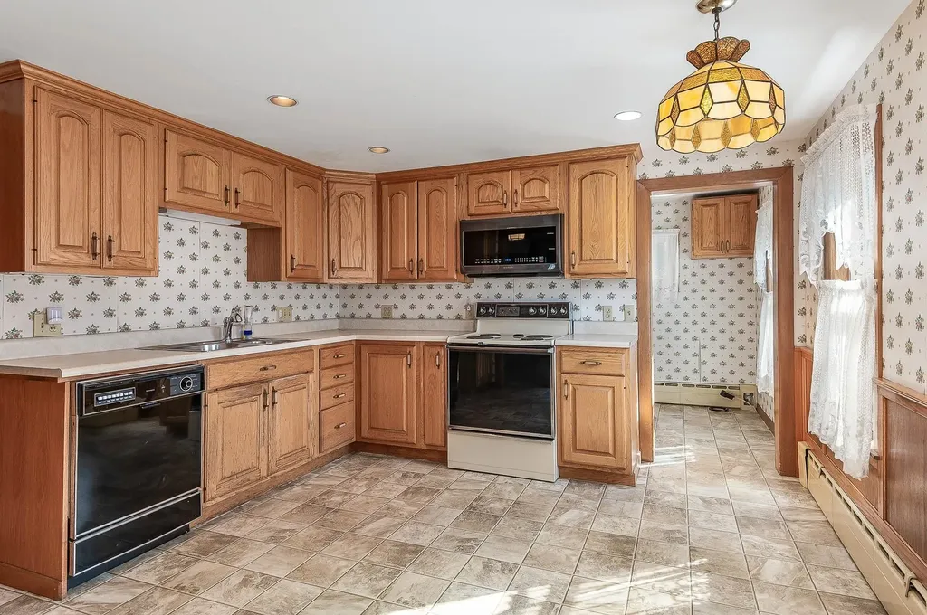 157 Wakefield Street Rochester NH 03867-1303