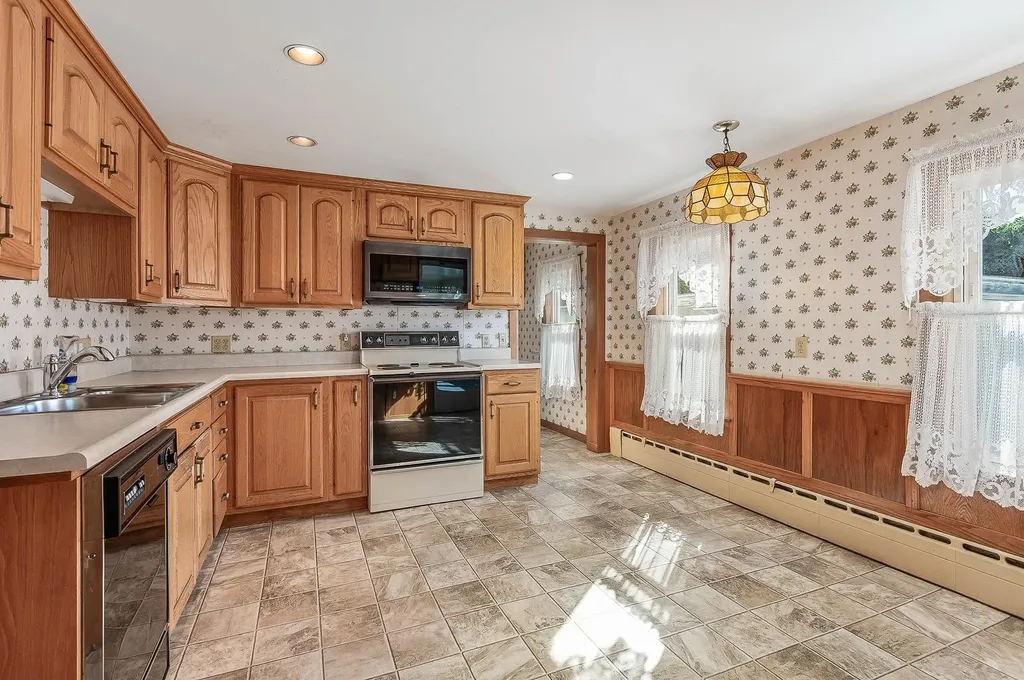 157 Wakefield Street Rochester NH 03867-1303