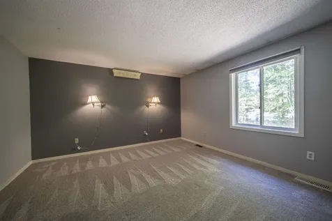 50 Thornhill Road Stratham NH 03885