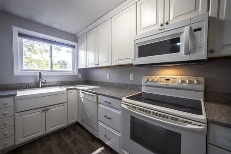 50 Thornhill Road Stratham NH 03885