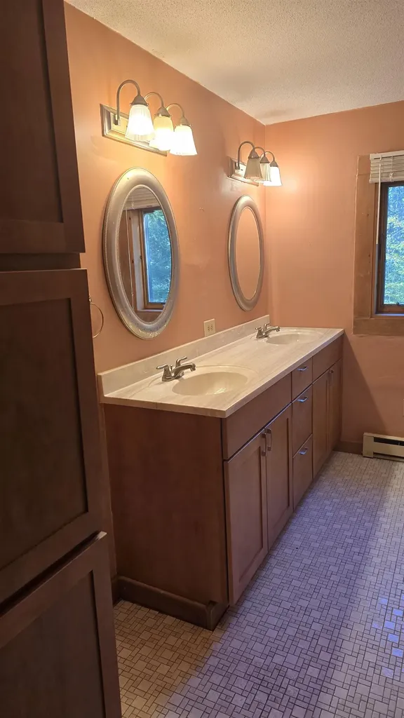 64 Troon Drive Grantham NH 03753