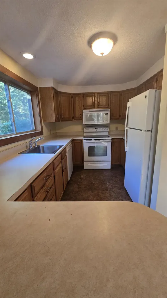 64 Troon Drive Grantham NH 03753