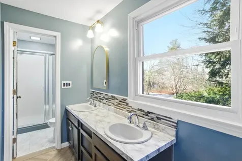 7 Fairhaven Road Nashua NH 03060