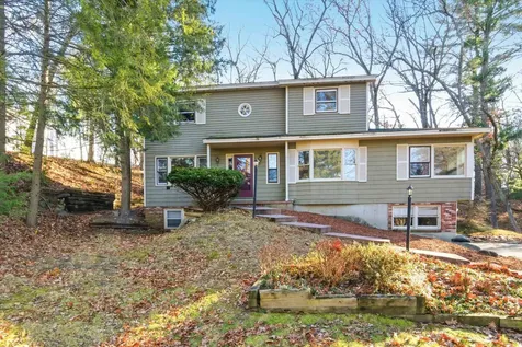 7 Fairhaven Road Nashua NH 03060