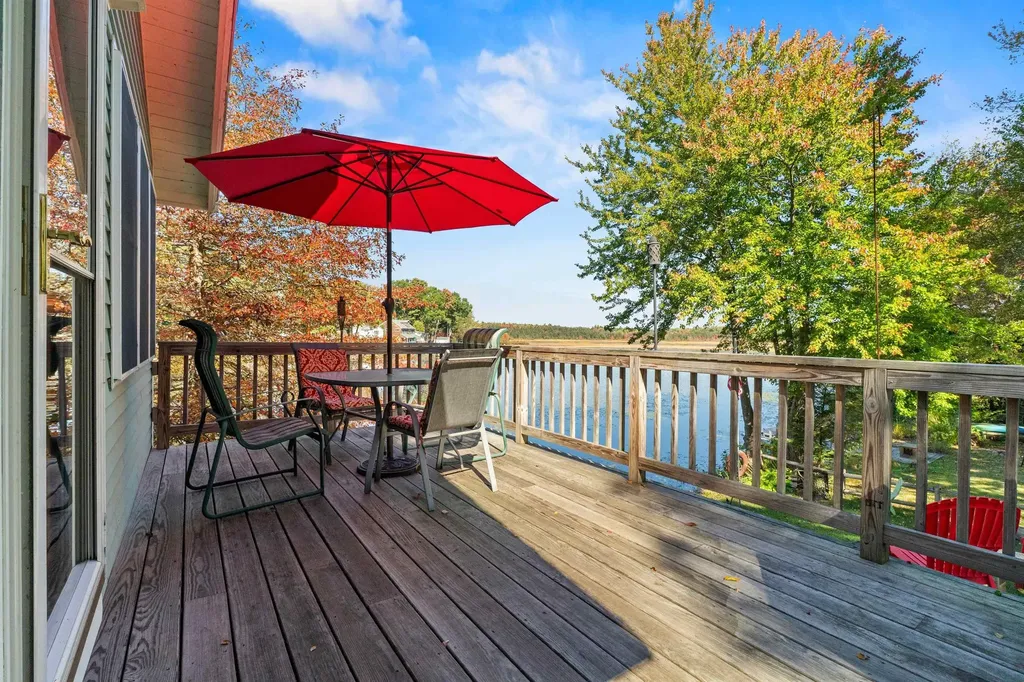 12 Dulcies Point Road Kingston NH 03848