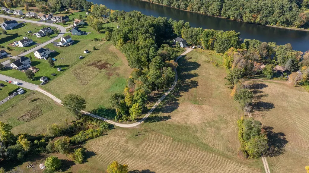 12 Leclair Drive Hudson NH 03051