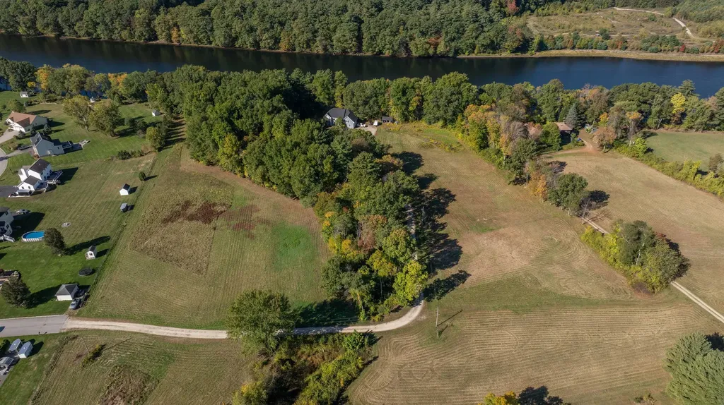 12 Leclair Drive Hudson NH 03051