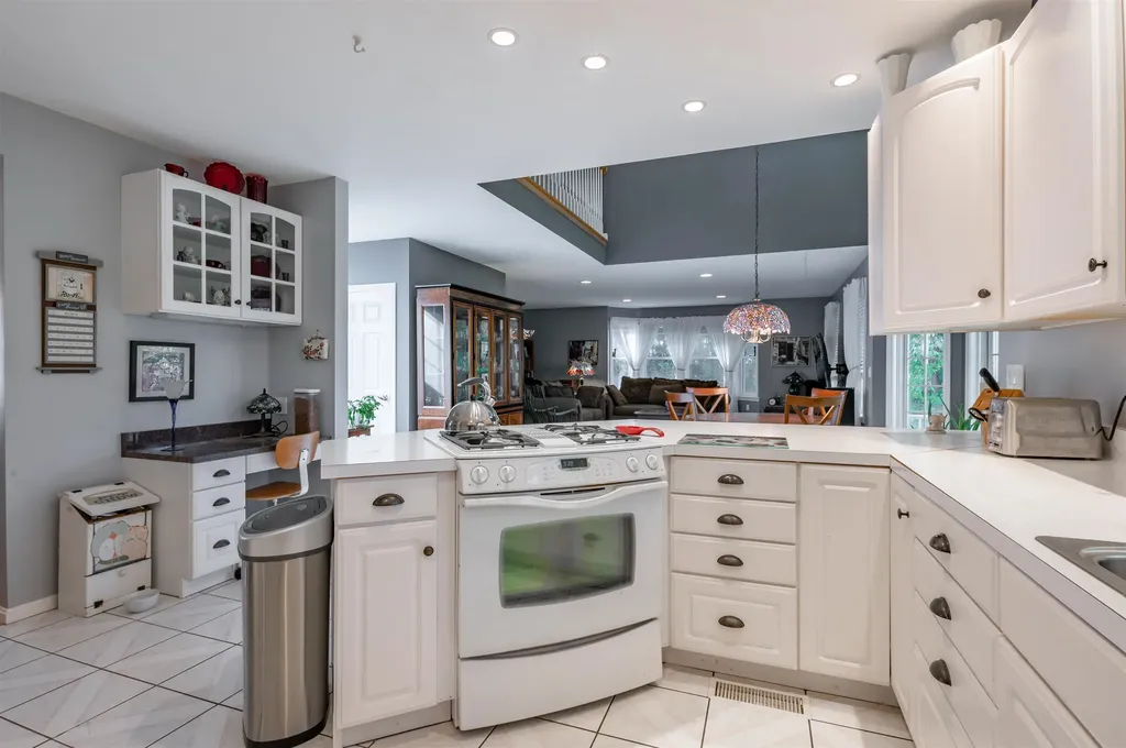 12 Leclair Drive Hudson NH 03051