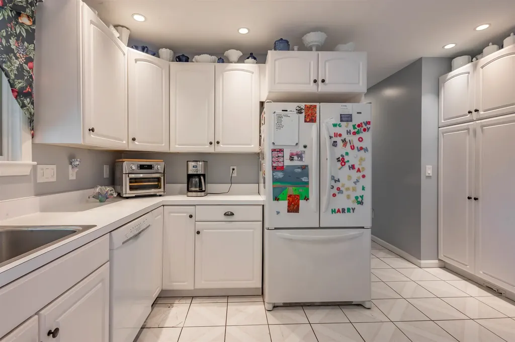 12 Leclair Drive Hudson NH 03051