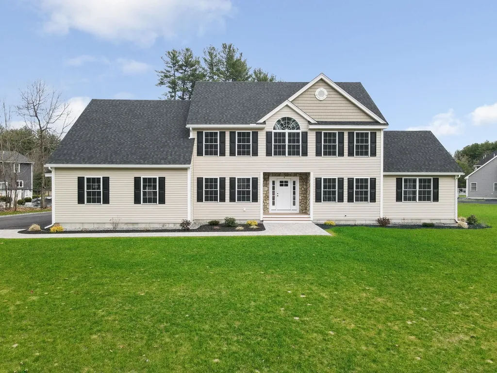 9 Cornstalk Lane Pelham NH 03076