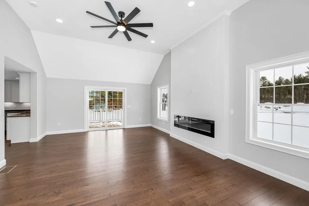 9 Cornstalk Lane Pelham NH 03076