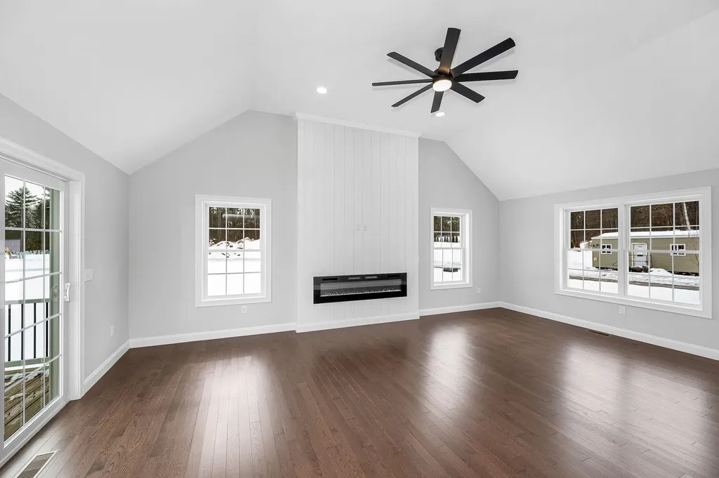 9 Cornstalk Lane Pelham NH 03076