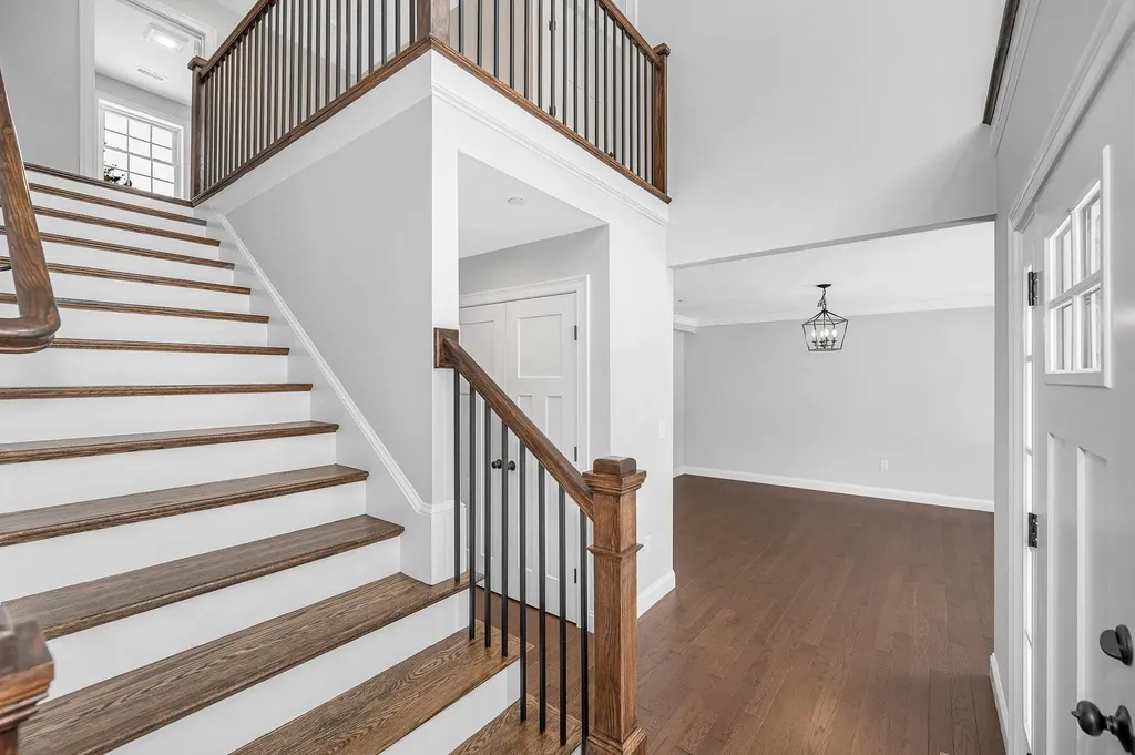 9 Cornstalk Lane Pelham NH 03076