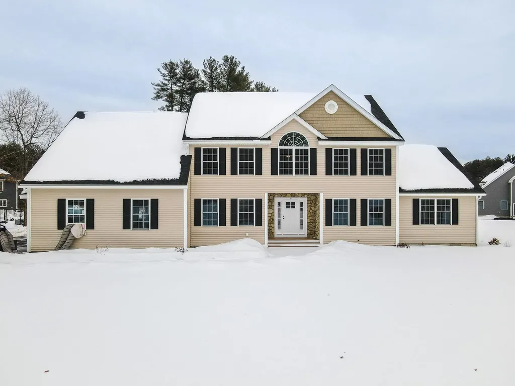 9 Cornstalk Lane Pelham NH 03076