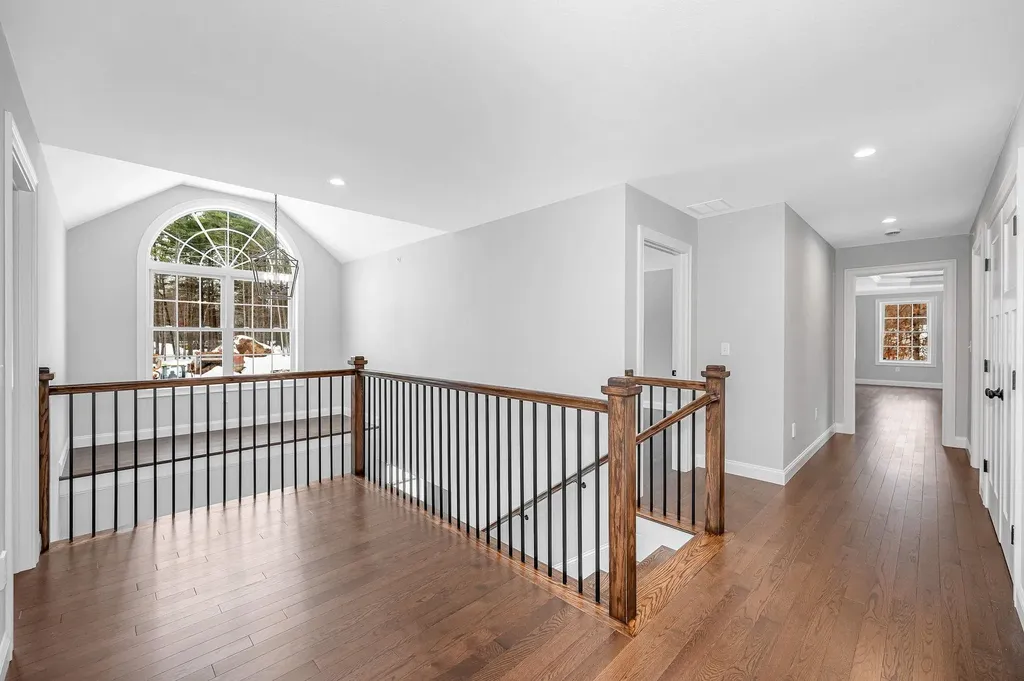 9 Cornstalk Lane Pelham NH 03076