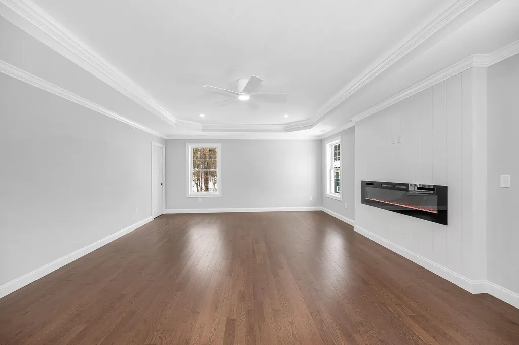 9 Cornstalk Lane Pelham NH 03076