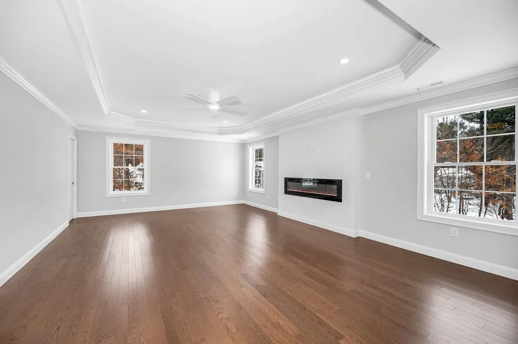 9 Cornstalk Lane Pelham NH 03076