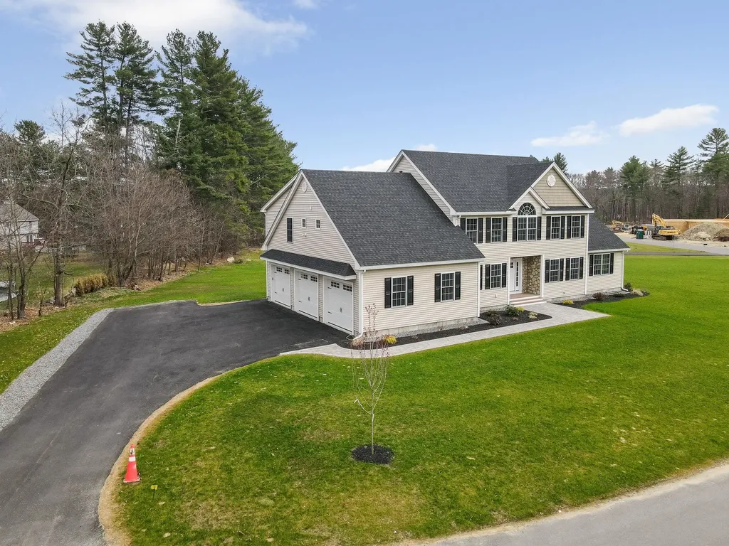 9 Cornstalk Lane Pelham NH 03076
