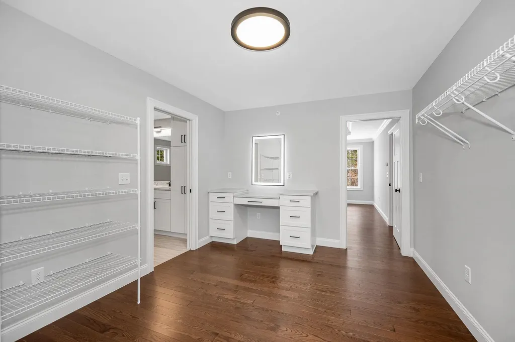 9 Cornstalk Lane Pelham NH 03076